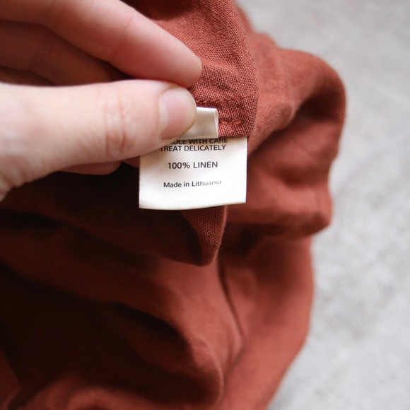 La Petite Alice Linen Blouse - Picture 2 of 3